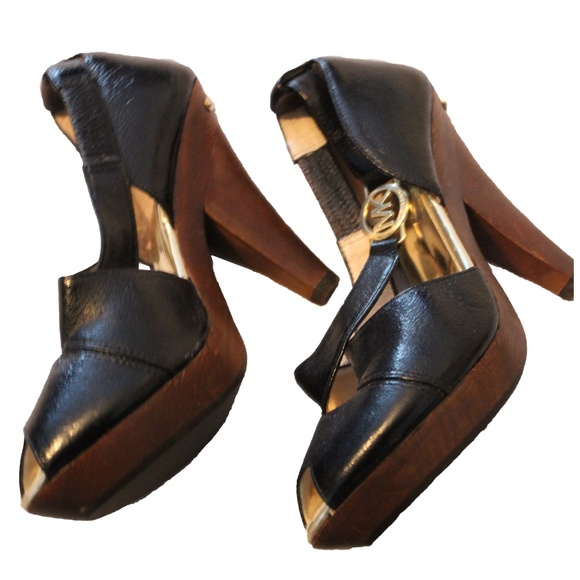 Michael Kors Peep-Toe Leather Sandals - Picture 3 of 8